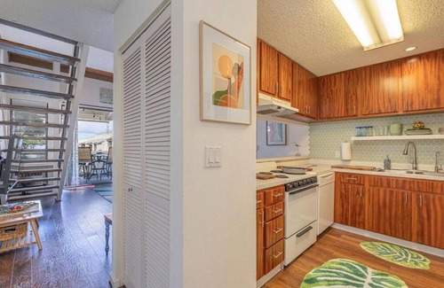 Historic Kailua Village Resort | Kona Hawaii 2 bedroom Condo Sleeps 6