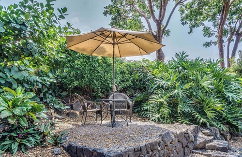 Historic Kailua Village Condo | Kona Mansions Ocean Views & Amenities!