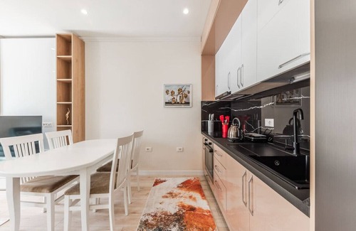 Tirana Condo | Kondo Stays - Mumba Apartment 5