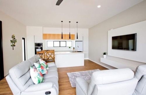 Arorangi House | Konoha Escape + Unlimited Internet