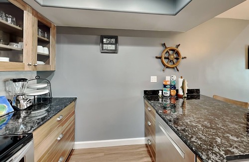 Rockport Condo | Kontiki Bayfront Condo #710 | Bay Views & On-Site Amenities!