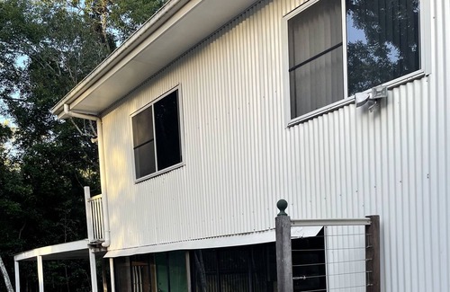 Coonarr House | Kookaburra Creekside Retreat- Huge family house backing on to Coonarr Creek