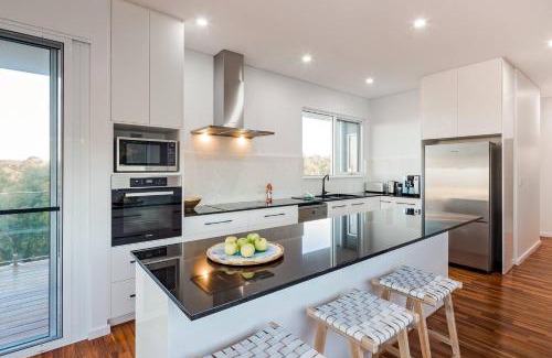 Eagle Bay House | Koolbardi - Bushland Retreat near Pristine Beaches