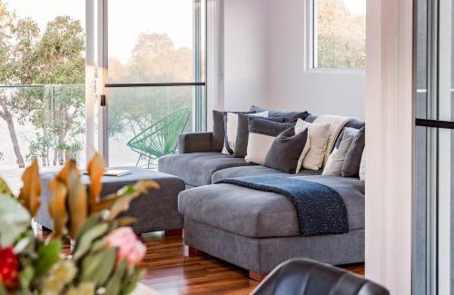 Eagle Bay House | Koolbardi - Bushland Retreat near Pristine Beaches