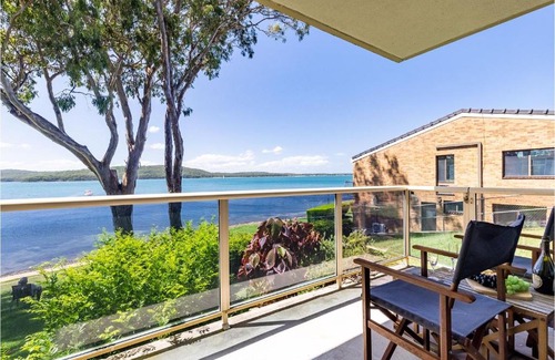 Soldiers Point Apartment | Kooringal 6, 105 Soldiers Point Rd - waterfront unit