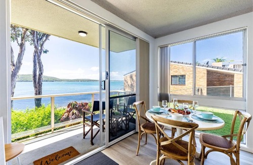Soldiers Point Apartment | Kooringal 6, 105 Soldiers Point Rd - waterfront unit