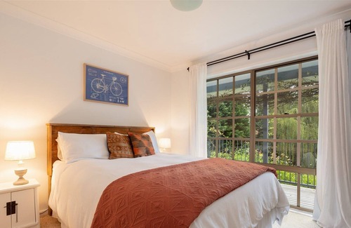 Barrengarry House | Kooyong - Spacious Family Home