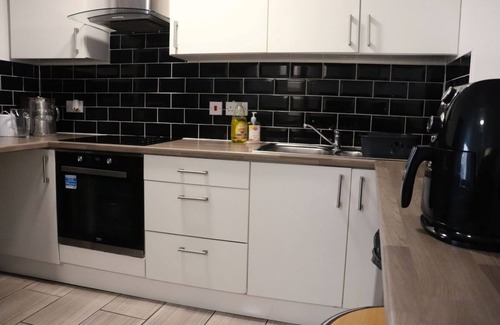 Everton Apartment | Kop View Hotel - Ensuite Family Room - 3