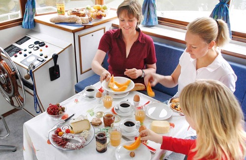 Priepert Boat Rental | Kormoran 940 - license-free houseboat - KUHNLE-TOURS Priepert