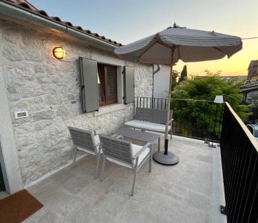 Mali Maj Apartment | KORONSOVAC House with 4 Apartments