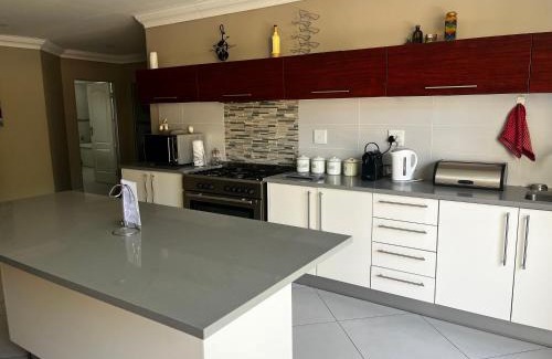 Ekurhuleni Apartment | Korsmans Retreat - Large Modern Self-Catering Flat