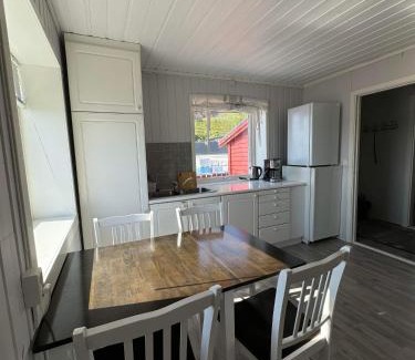 Ballstad House | Koselig liten rorbu i Lofoten