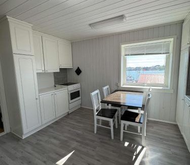 Ballstad House | Koselig liten rorbu i Lofoten