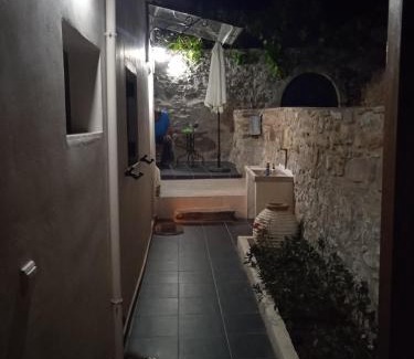 East Mani House | KOTRONAS FLOWER