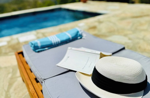 Andros Apartment | Kotseli Villa: Appartement Deluxe Avec Vue Mer, Coucher de Soleil et Piscine