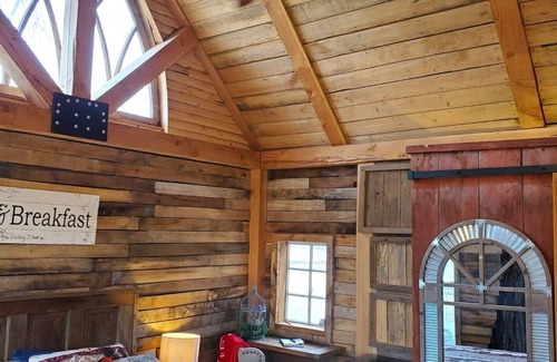 South Sioux City Bed & Breakfast | Kottage Knechtion Treehouse B&B