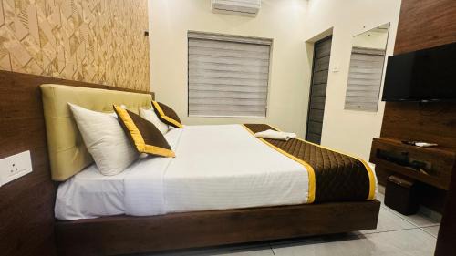 East Nada Hotel | Kovilakam Achutham