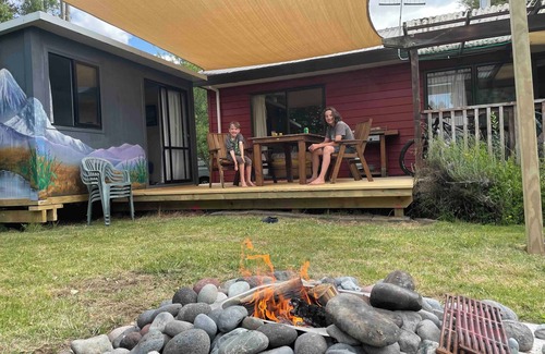 Mount Ruapehu Ski Area House | Kowhai Cottage Pukawa - Pet friendly at the lake