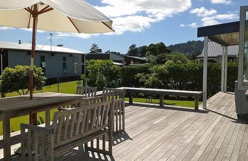 Matarangi House | Kowhai Retreat - Matarangi Holiday Home