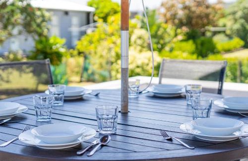 Matarangi House | Kowhai Retreat - Matarangi Holiday Home