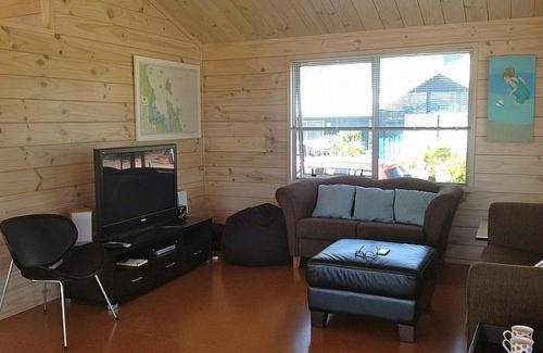 Matarangi House | Kowhai Retreat - Matarangi Holiday Home