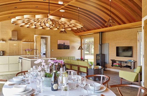 Llansantffraid-ym-Mechain Cabin | KOWLOON PARK, family friendly in Llansantffraidd-Ym-Mechain