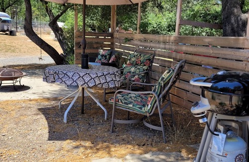Mariposa Apartment | Kozy Korner will be your home away from home to refresh and rest when traveling.