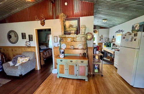 Round Mountain House | Kozy Quiet Private Cottage