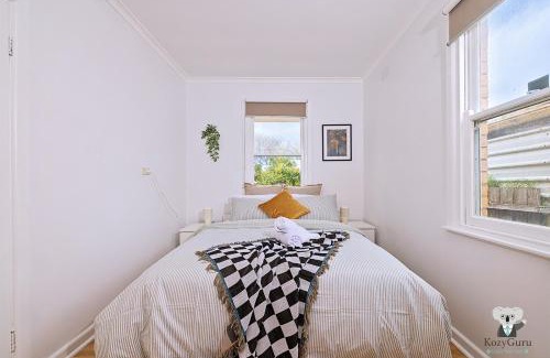 Maidstone House | KozyGuru | 3BR Close to Vic Uni & Footscray Hosp