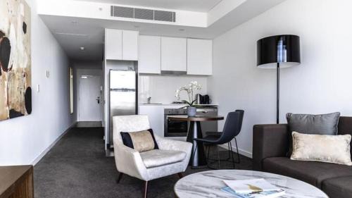 Chatswood CBD Apartment | KOZYGURU Chatswood Luxury Studio NCH088-720