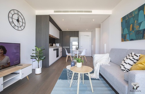 Docklands Apartment | KOZYGURU Docklands Cozy Water View 1BED