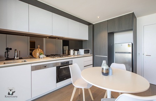 Docklands Apartment | KOZYGURU Docklands Cozy Water View 1BED