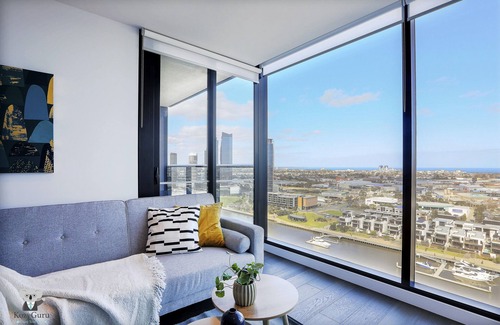 Docklands Apartment | KOZYGURU Docklands Cozy Water View 1BED