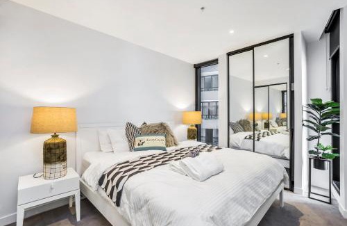 Fortitude Valley Apartment | KOZYGURU FORTITUDE VALLEY DESIGNER GRADE 2 BED APT FREE PARKING QFV179-1401