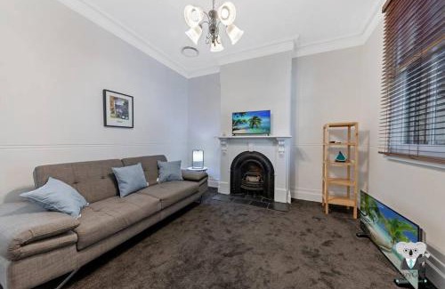 Glebe House | KozyGuru | Glebe | Cozy 2 Bedroom Stunning Terrace House