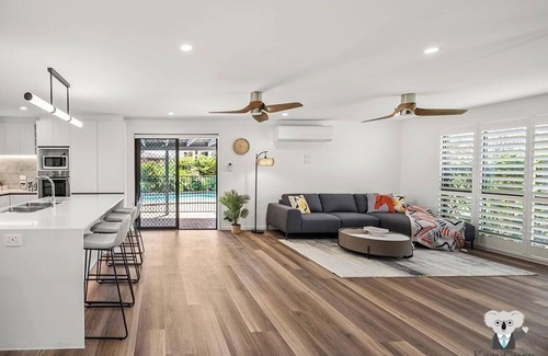Mermaid Waters House | KozyGuru | Mermaid Waters | Charming 3 Bed Home