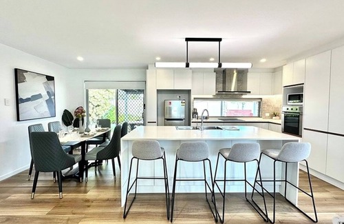 Mermaid Waters House | KozyGuru | Mermaid Waters | Charming 3 Bed Home