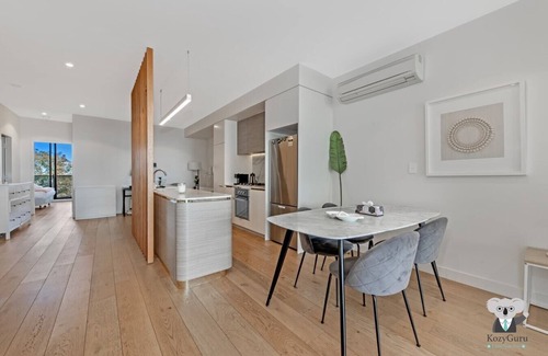 Banksmeadow Apartment | KozyGuru | Pagewood | Cosy Clean 2Bed Apt