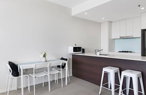 Rhodes House | KozyGuru | Rhodes | Prime Location | Free Parking