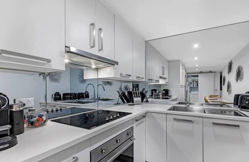 Waterloo Apartment | KozyGuru | Waterloo | Studio + Parking