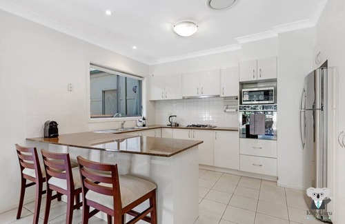 Westleigh House | KozyGuru | Westleigh | 4 bed room | Free parking