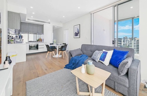 Waterloo Apartment | KOZYGURU | Zetland | High Level Amazing View | Kozy 2Bed APT + FREE PARKING