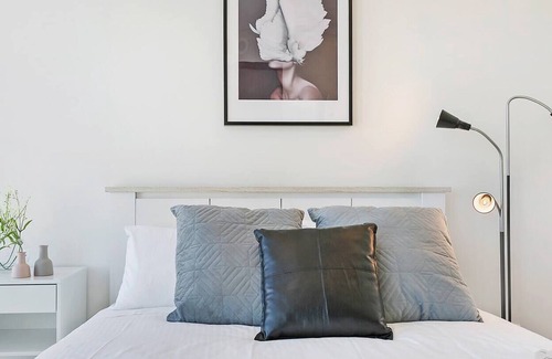 Waterloo Apartment | KOZYGURU | Zetland | High Level Amazing View | Kozy 2Bed APT + FREE PARKING