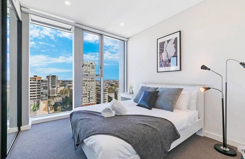 Waterloo Apartment | KOZYGURU | Zetland | High Level Amazing View | Kozy 2Bed APT + FREE PARKING