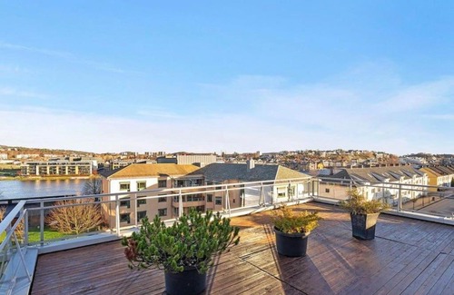 Kristiansand Apartment | Kr.sand sentrum-gratis parkering og balkong