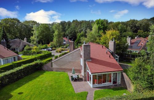 Zwiggelte House | Kraanvogel I Fraaie bungalow met mooie grote tuin