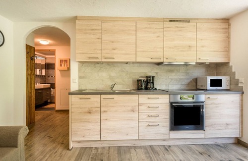Valle Aurina Apartment | Kreuzkofel Holiday Apartment with Shared Whirlpool & Garden