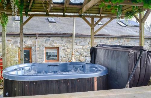 Criccieth House | Kris Kin