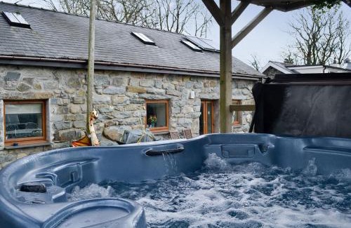 Criccieth House | Kris Kin