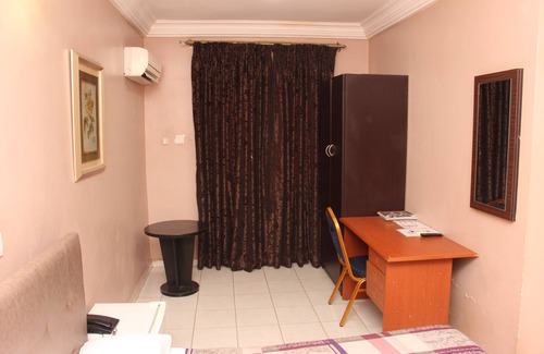 Gwarinpa Estate Hotel | Kriscane Suites
